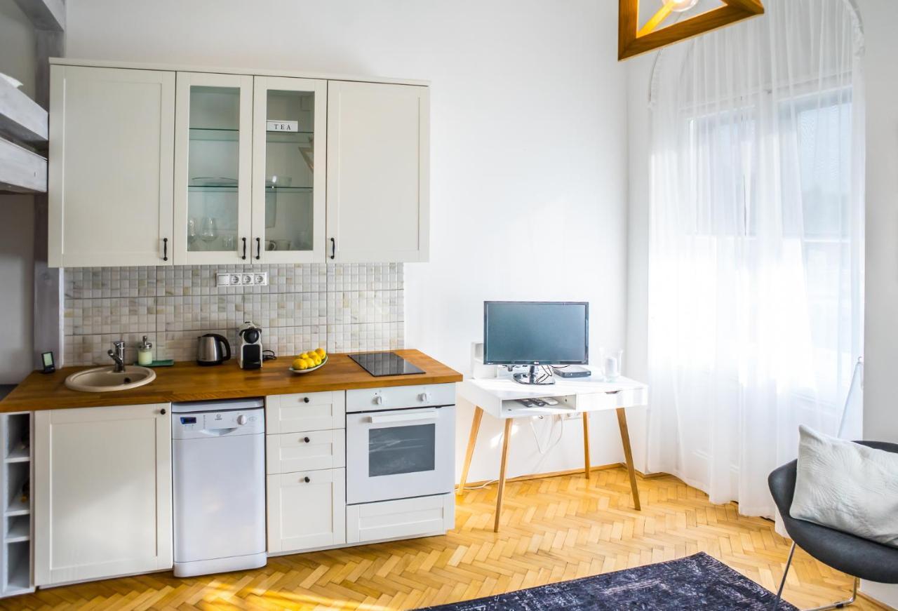 Ybl Apartment City Center Székesfehérvár Eksteriør billede